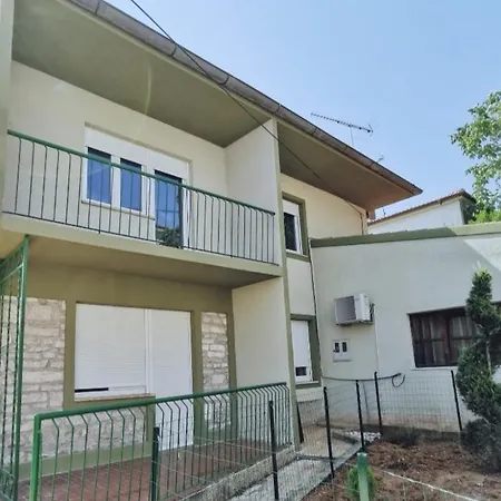 Kona Apartment